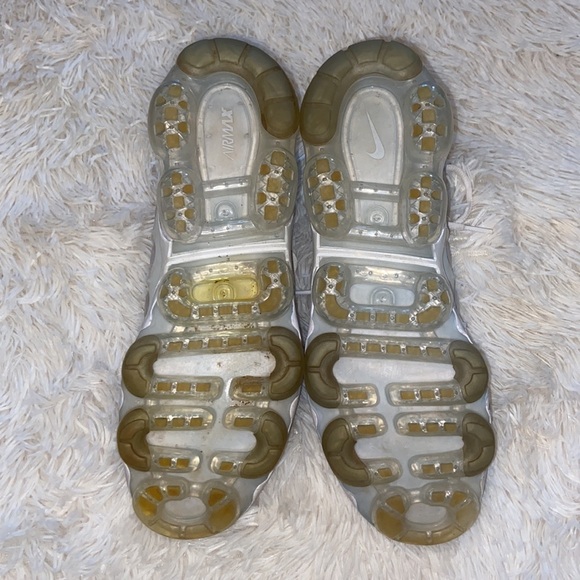 Nike Men’s Vapor Max size 10 preowned 
White - Picture 5 of 7